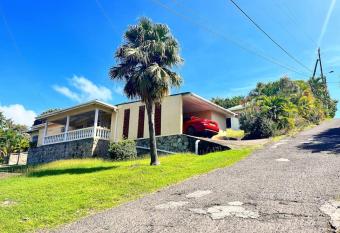 Reef View Apartment has Balcony rooms