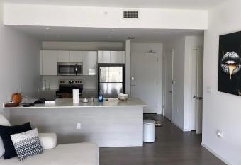 OnTour Rentals - North Miami Beach has Balcony rooms