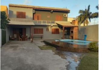 Casa Leivas has Smoking rooms