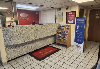 Econo Lodge Jonesboro allows 18 year olds to book a room