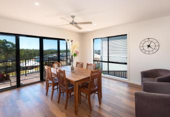 Sunshine Bay Delight has Balcony rooms