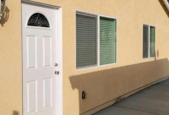 Beautiful, Brand New building and cozy house for vacation has rooms with a private hot tub