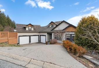 Holiday at Weeden Views has Balcony rooms