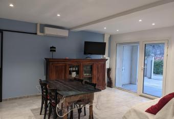 Le Panier -les instants Charline allows 18 year olds to book a room