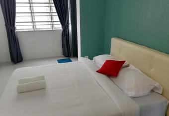 Tudor Home Apartment @ Emerald Avenue, Centrum has Balcony rooms