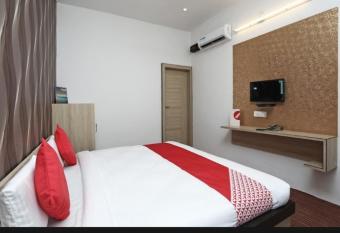 Prabhu resort has rooms with a private hot tub