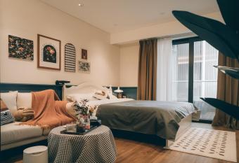 Lansho B&B Futian Zhongzhou Bay Branch allows 18 year olds to book a room