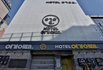 Hotel Yeogieutte Dongdaegu allows 18 year olds to book a room