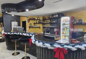 Hotel Annis M&P allows 18 year olds to book a room