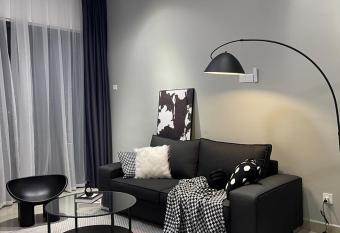 5 min Sunway Lagoon PJ KL Cosy Stylish Suite Big Pool has Balcony rooms