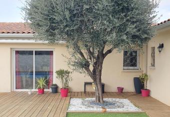 Chambre sportive et paisible allows 18 year olds to book a room