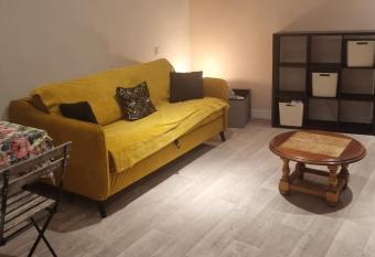 Charmant Studio de ville avec terrasse has Balcony rooms