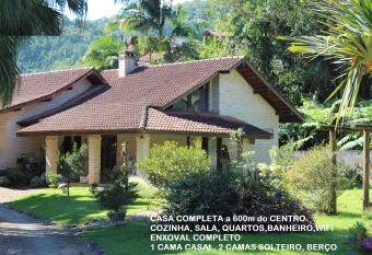 Casa Magdeburg I - Central e Aconchegante allows 18 year olds to book a room