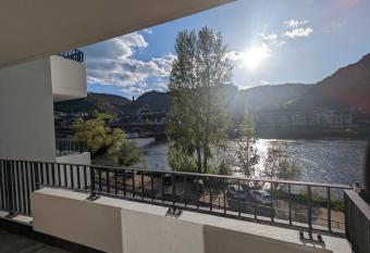 Ferienwohnungen Heimkino Cochem allows 18 year olds to book a room