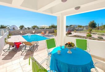 Pearl Villas Gennadi has Balcony rooms