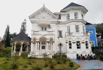 ET Pacific Kota Bunga Villas has Balcony rooms