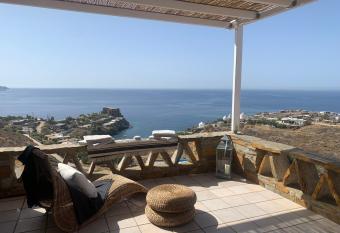 Melina s House has Balcony rooms