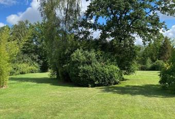 Le logis des Ch  nes, superbe bungalow dans quartier r  sidentiel proche de Namur allows 18 year olds to book a room
