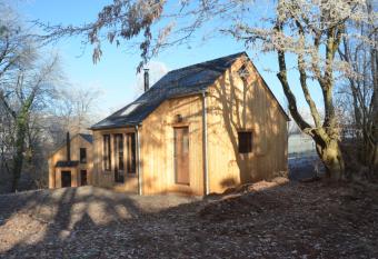 Les cabanes des Pierreux has Balcony rooms