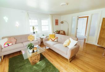 Le Trifluvien - Centre-ville - Downtown allows 18 year olds to book a room