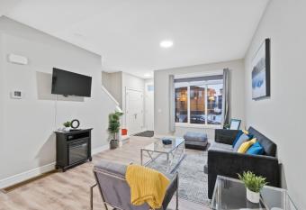 Luvly Occasions Brand New Modern 3 BR Townhouse allows 18 year olds to book a room