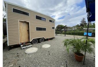 Harmony - Tiny house near to the beach allows 18 year olds to book a room