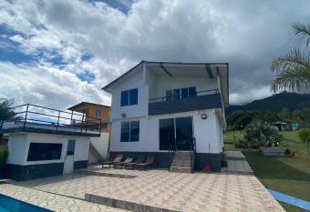 Finca Ocarina en Lago Calima has Smoking/Balcony rooms
