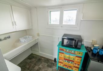 Pope House - Hist. Mansion - The Wild(e) Suite allows 18 year olds to book a room