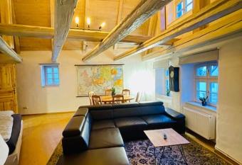 Eine Etage im historischen G  stehaus bei Magdeburg allows 18 year olds to book a room