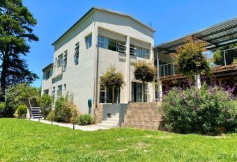 96 Meent Guesthouse has Balcony rooms