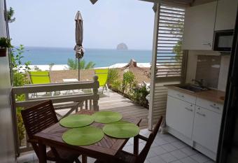 Studio avec vue sur la mer piscine partagee et jardin amenage a Le Diamant a 1 km de la plage has Balcony rooms