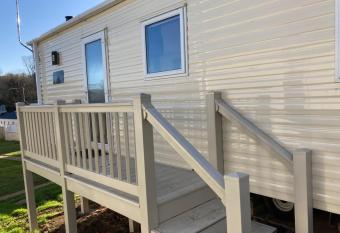Green Gardens - On a park with a lake has Balcony rooms