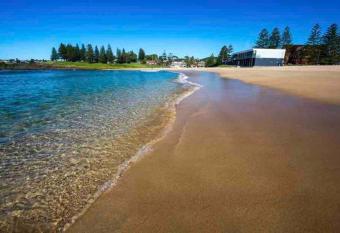 Driftwood Beach House has Balcony rooms