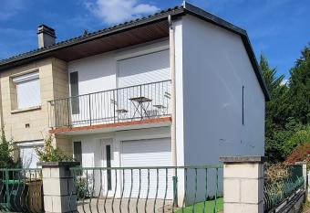 Maison spacieuse 5 chambres deux salons avec jardin has Balcony rooms