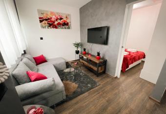 Vinkovci 1 allows 18 year olds to book a room