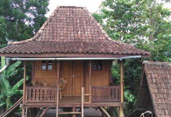 Obrigado Jungle Villas allows 18 year olds to book a room