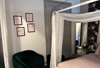 ATL 1bed Condo in Buckhead FreeWi-Fi allows 18 year olds to book a room