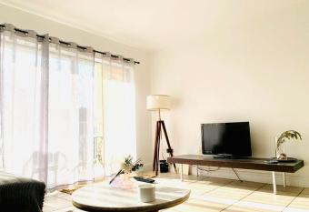 Home Retreat Bright and Quiet has Balcony rooms