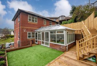 BROOK HOUSE 4a has Balcony rooms