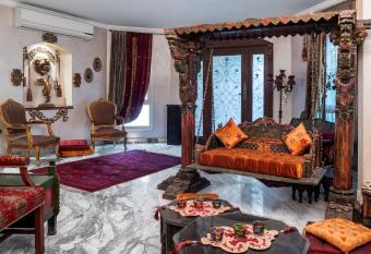 VESTA - Mokattam Residence allows 18 year olds to book a room