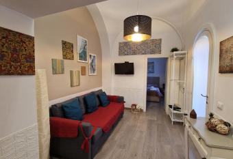 VIA TANUCCI N.18 allows 18 year olds to book a room