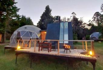 Glamping Vulcanche has rooms with a private hot tub