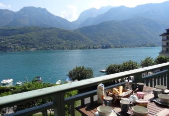 Le pavillon du lac has Balcony rooms