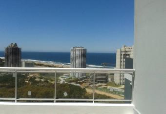 Torre ONE II - Vista al mar - Premium - 1 dormitorio has rooms with a private hot tub