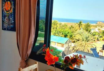 Amazing Seaview Almadies allows 18 year olds to book a room