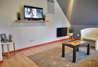 No2 appartement entier sweet et cosy en rez de jardin parking gratuis allows 18 year olds to book a room