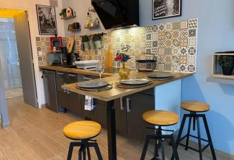 n3 maisonnette en rez de jardin parking gratuis allows 18 year olds to book a room