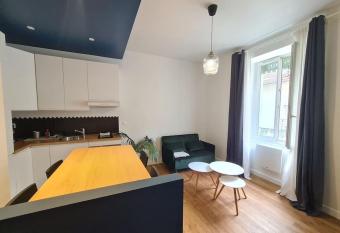 Le Papin Fibre Gare Tram allows 18 year olds to book a room