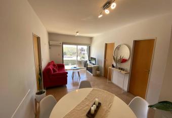 Departamento centrico en Tigre con Piscina y cochera incluida allows 18 year olds to book a room