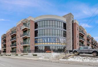 FRONTDESK The Vue Apts Downtown Indianapolis has Balcony rooms